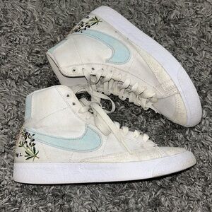 Nike Blazer Mid 77
Indigo, Womens